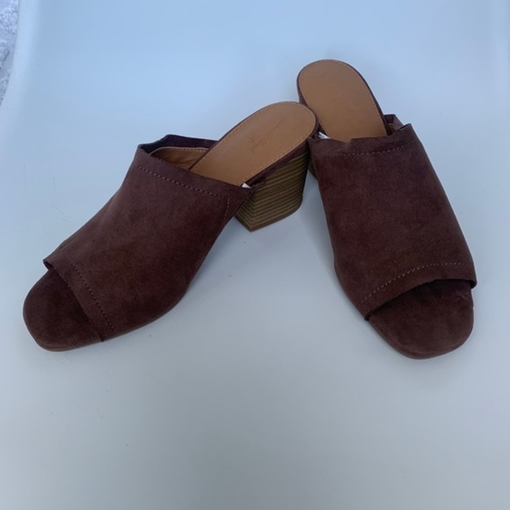 Universal Thread Brown Norelle Stacked Heel - Picture 3 of 6